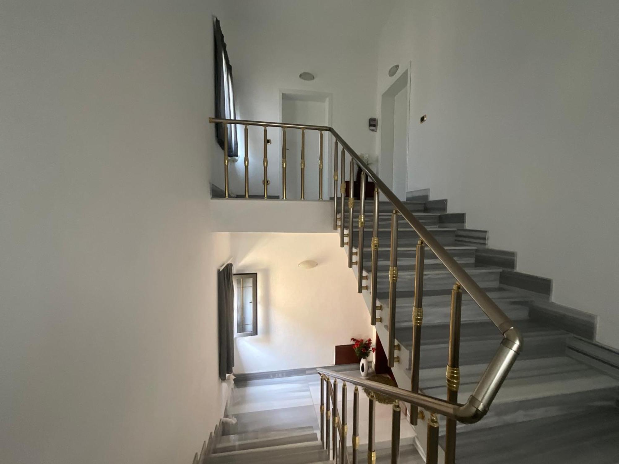Italian Style Apartment *